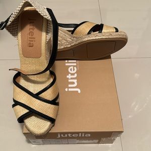 JUTELIA- Handcrafted in Spain. Brand New. Napa Black & Rafia Natural Sandals.